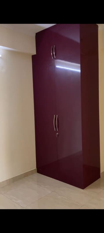 Room in 3 BHK Apartment at Gaur City 7th Avenue, Sector 4 Greater Noida – for Rent