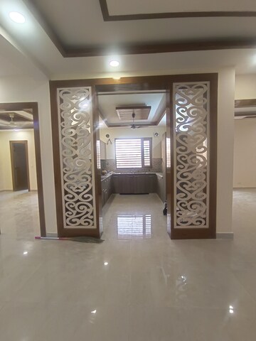 Living Room in 4 BHK Builder Floor at Srishti Greenfield Homes, Green Fields Colony – for Rent