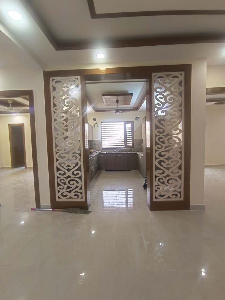 Living Room, srishti-greenfield-homes 4 Bedroom 2800 Sq.Ft. Builder Floor In Green Fields Colony Faridabad 8720909