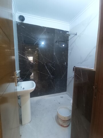 Master Bedroom in 4 BHK Builder Floor at Srishti Greenfield Homes, Green Fields Colony – for Rent