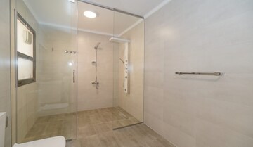 Room in 2 BHK Apartment at Palash Towers, Andheri West – for Rent