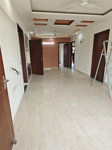 Room in 3 BHK Builder Floor at Sector 46 – for Rent