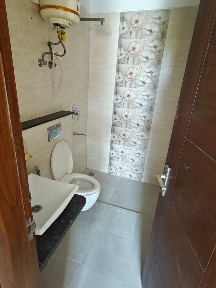 Bathroom, sector 46 3 Bedroom 1560 Sq.Ft. Builder Floor In Sector 46 Gurgaon 8720898