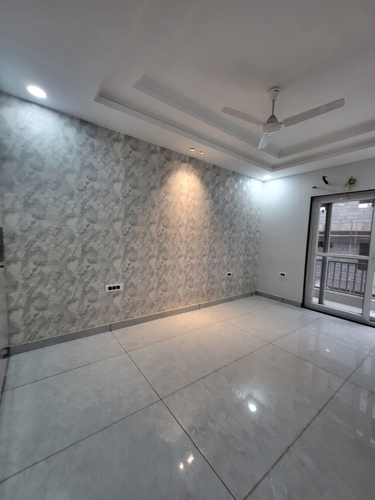  Parking, srishti-greenfield-homes 3 Bedroom 1800 Sq.Ft. Builder Floor In Green Fields Colony Faridabad 8720981