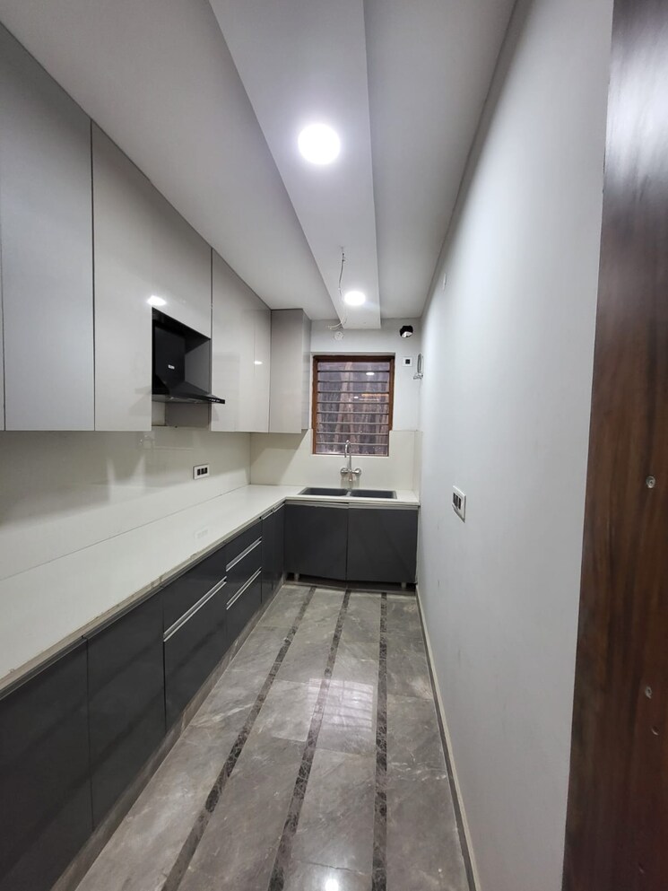 Kitchen, srishti-greenfield-homes 3 Bedroom 1800 Sq.Ft. Builder Floor In Green Fields Colony Faridabad 8720981