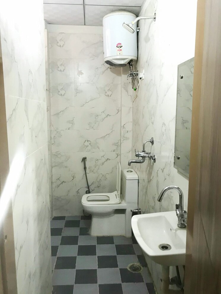 Bathroom, sector 28 1 RK 500 Sq.Ft. Builder Floor In Sector 28 Gurgaon 8720879