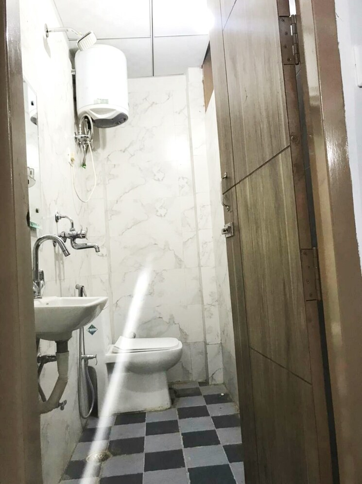 Bathroom, sector 28 1 RK 500 Sq.Ft. Builder Floor In Sector 28 Gurgaon 8720879