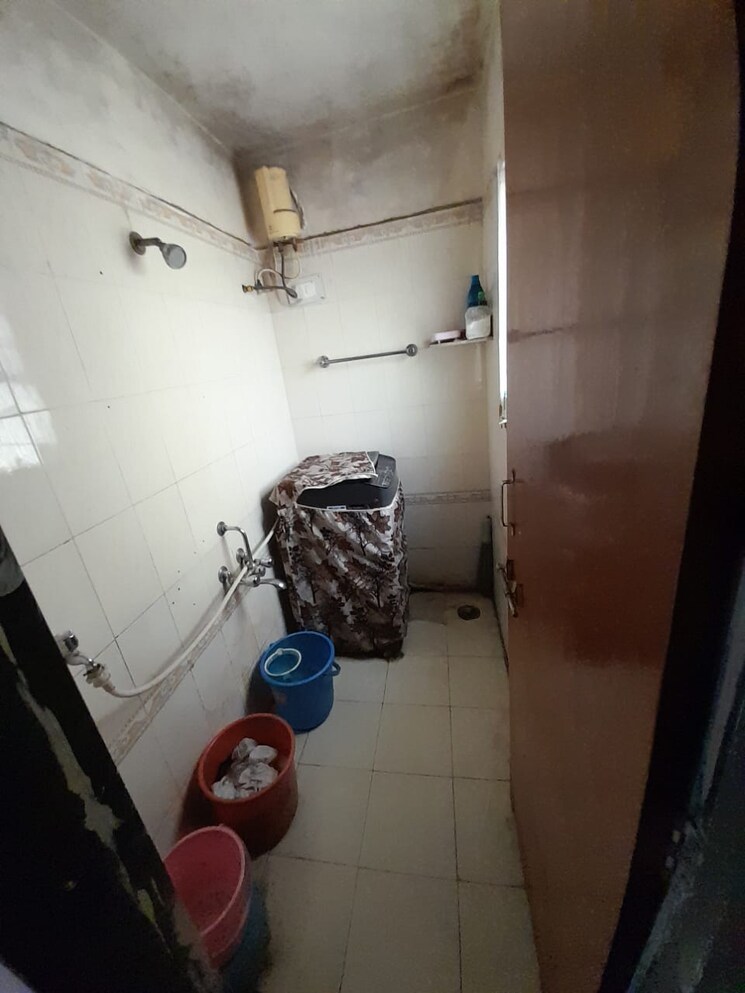 Bathroom, laxmi-nagar-society 2 Bedroom 870 Sq.Ft. Apartment In Dhanori Pune 8721211