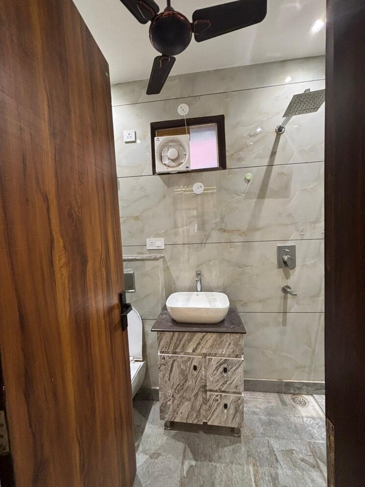 Bathroom, ashok nagar 2 Bedroom 900 Sq.Ft. Builder Floor In Ashok Nagar Delhi 8721344