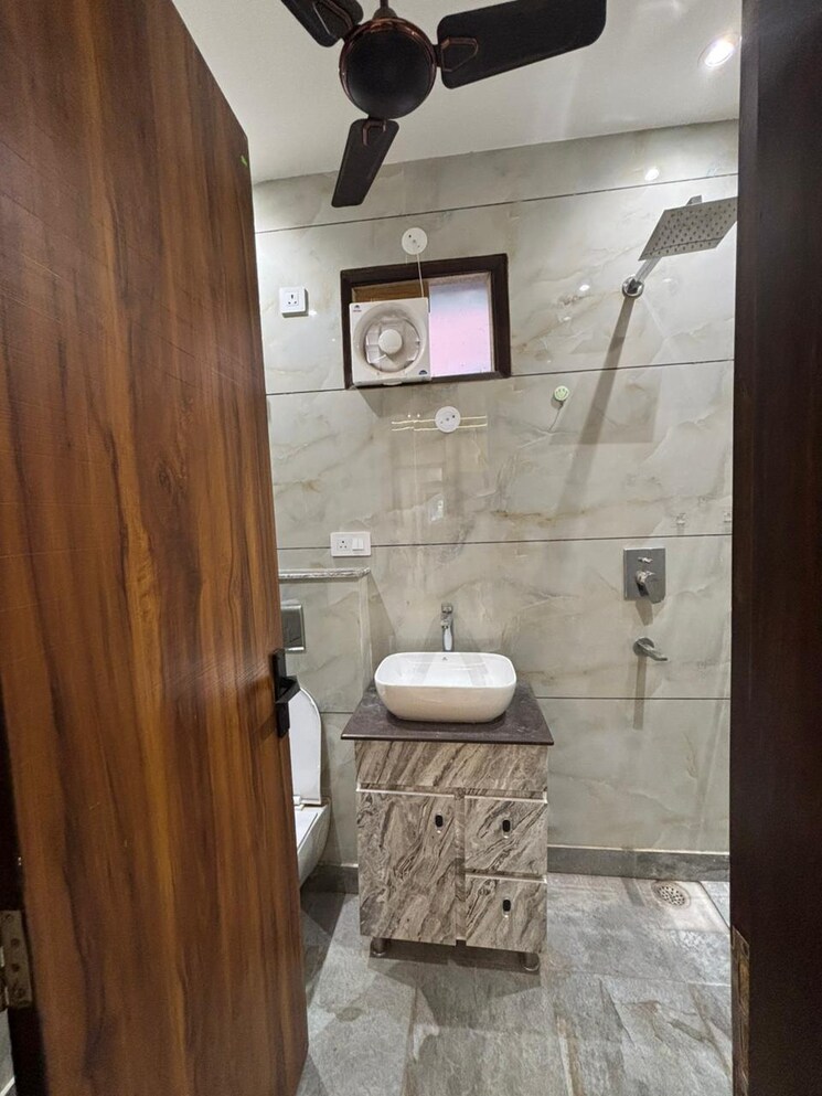 Bathroom, ashok nagar 2 Bedroom 900 Sq.Ft. Builder Floor In Ashok Nagar Delhi 8721344