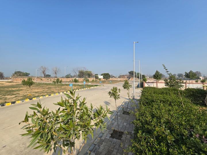 Plot For Sale in Vivek Vihar