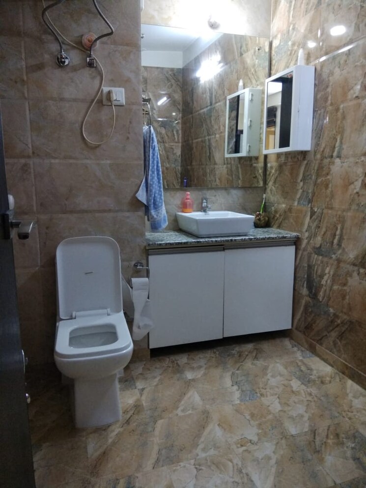 Bathroom, chattarpur 3 Bedroom 1351 Sq.Ft. Builder Floor In Chattarpur Delhi 8721561