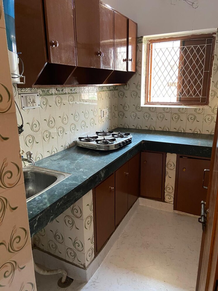 Kitchen, kalkaji 1 Bedroom 100 Sq.Yd. Builder Floor In Kalkaji Delhi 8721585
