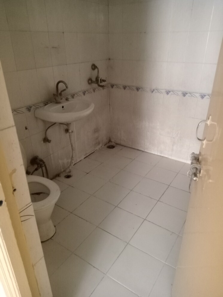 Bathroom, landcraft-river-heights 2 Bedroom 1180 Sq.Ft. Apartment In Raj Nagar Extension Ghaziabad 8721984