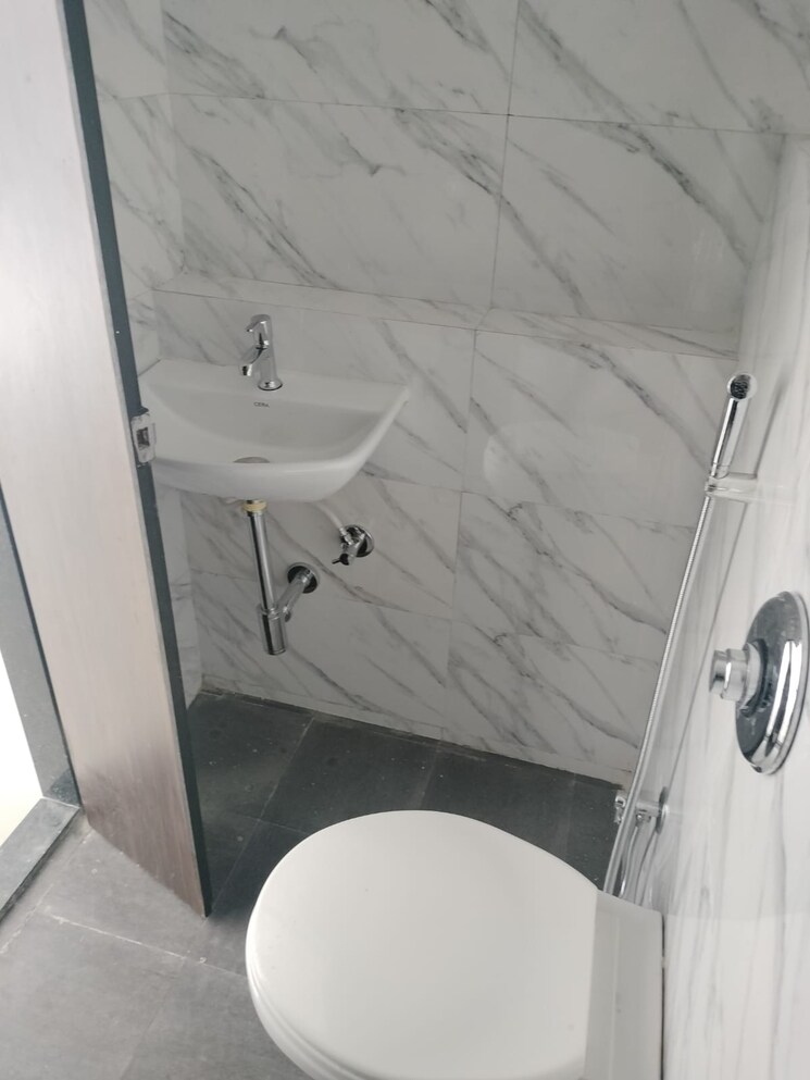 Bathroom, raj-tower-kandivali 2 Bedroom 700 Sq.Ft. Apartment In Kandivali East Mumbai 8721801