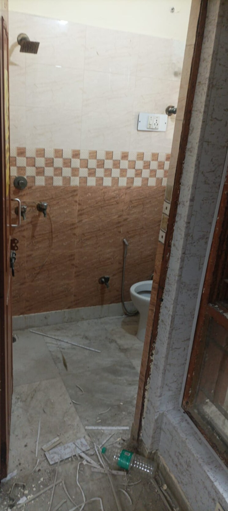 Bathroom, shatabdi-vihar 2 Bedroom 1200 Sq.Ft. Apartment In Sector 52 Noida 8721775