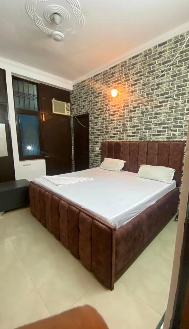 Room, sector 52 Pg For Boys & Girls In Sector 52 8721855