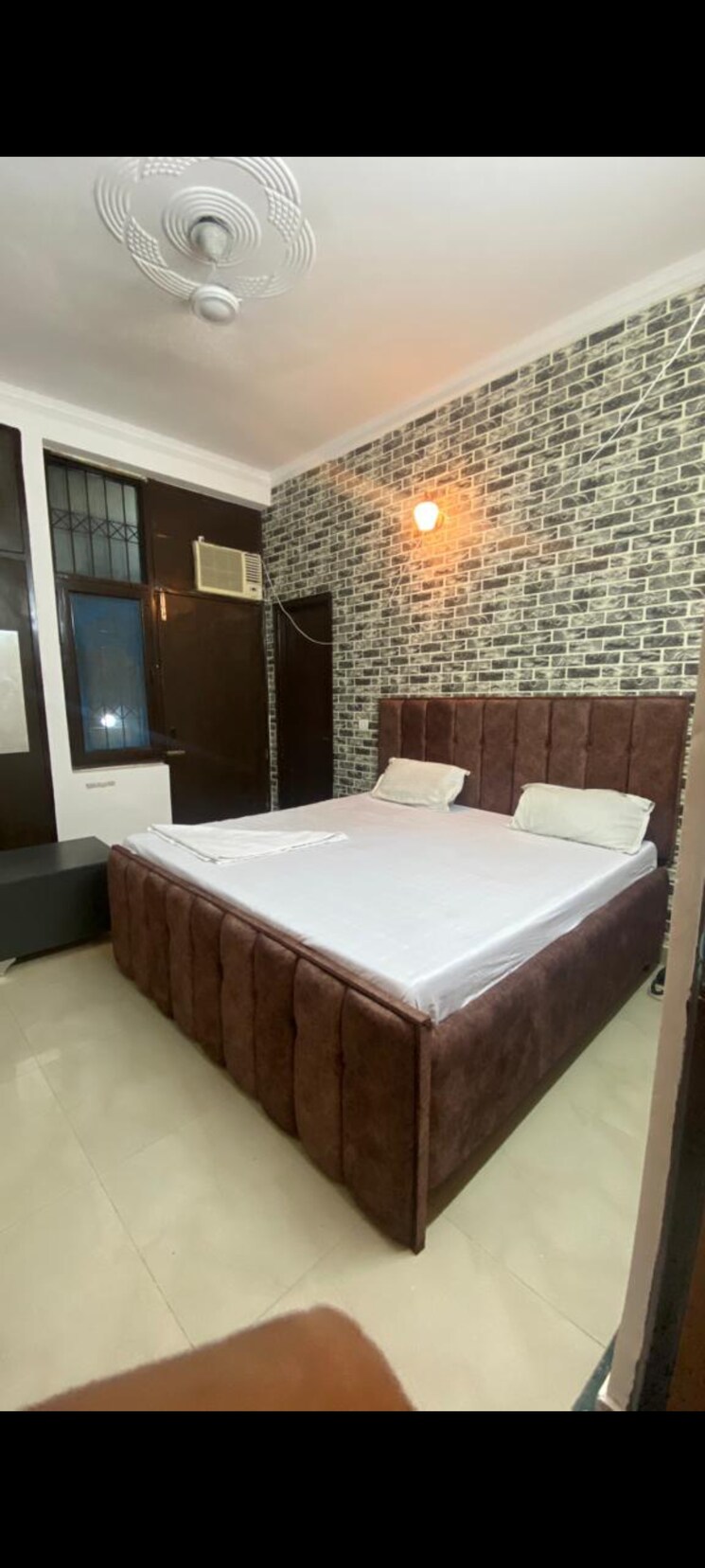 Room, sector 52 Pg For Boys & Girls In Sector 52 8721855