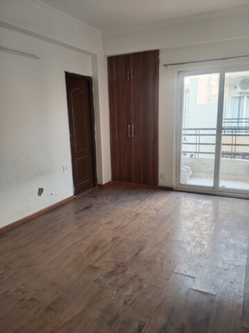 Room in 2 BHK Apartment at Amrapali Centurian Park, Tech Zone 4 Greater Noida – for Rent
