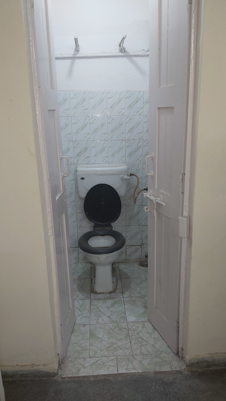 Bathroom, mayur vihar phase 1 extension 2.5 Bedroom 1080 Sq.Ft. Apartment In Mayur Vihar Phase 1 Extension Delhi 8722232