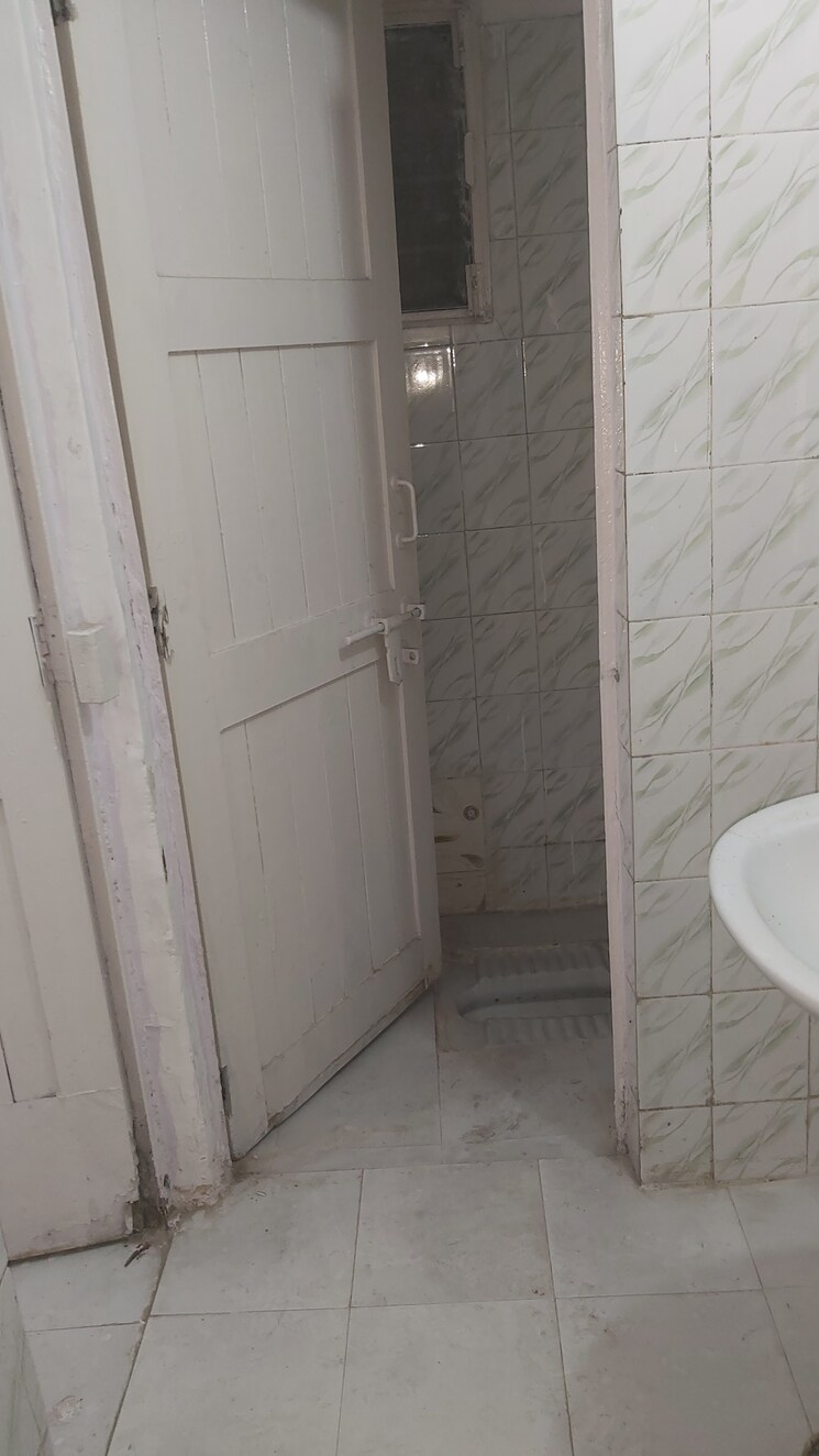 Bathroom, mayur vihar phase 1 extension 2.5 Bedroom 1080 Sq.Ft. Apartment In Mayur Vihar Phase 1 Extension Delhi 8722232