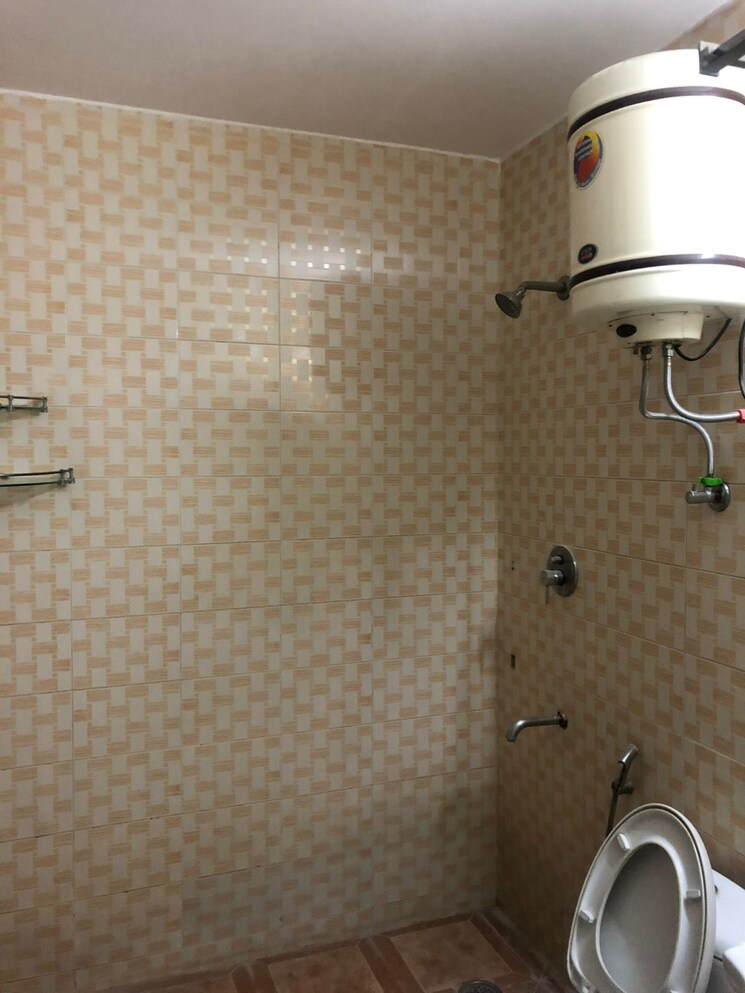 Attached Bathroom, sector 52 3 Bedroom 300 Sq.Yd. Builder Floor In Sector 52 Gurgaon 8722266