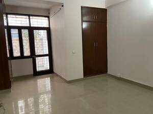 Room in 3 BHK Builder Floor at Sector 52 – for Sale