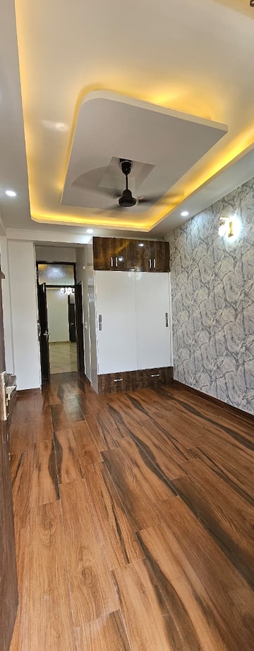 Room in 3 BHK Builder Floor at Niti Khand – for Rent