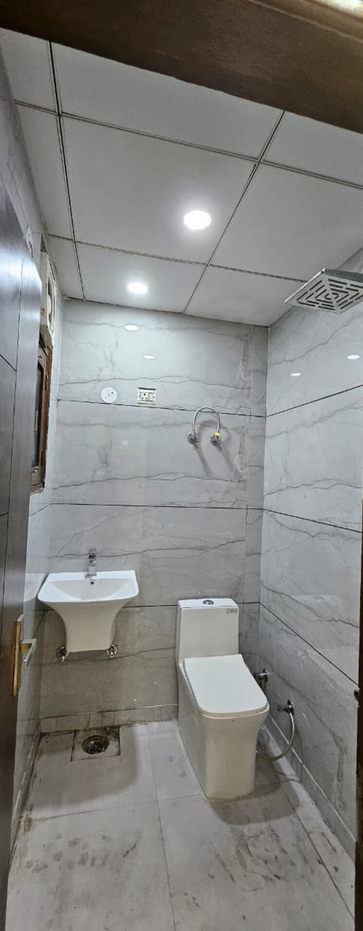 Bathroom, niti khand 3 Bedroom 1400 Sq.Ft. Builder Floor In Niti Khand Ghaziabad 8722279