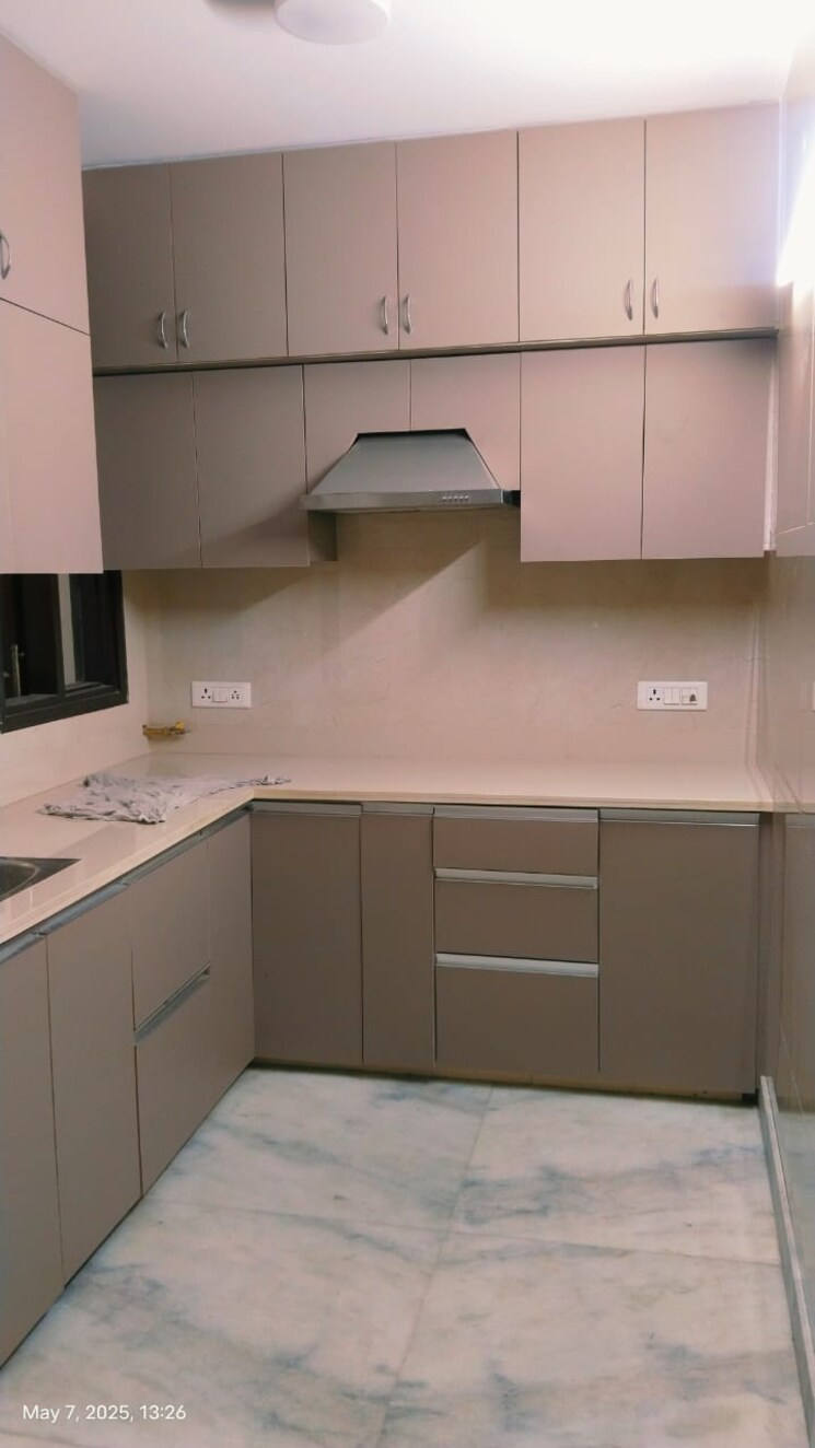 Kitchen, chittaranjan park 3 Bedroom 160 Sq.Yd. Builder Floor In Chittaranjan Park Delhi 8722233