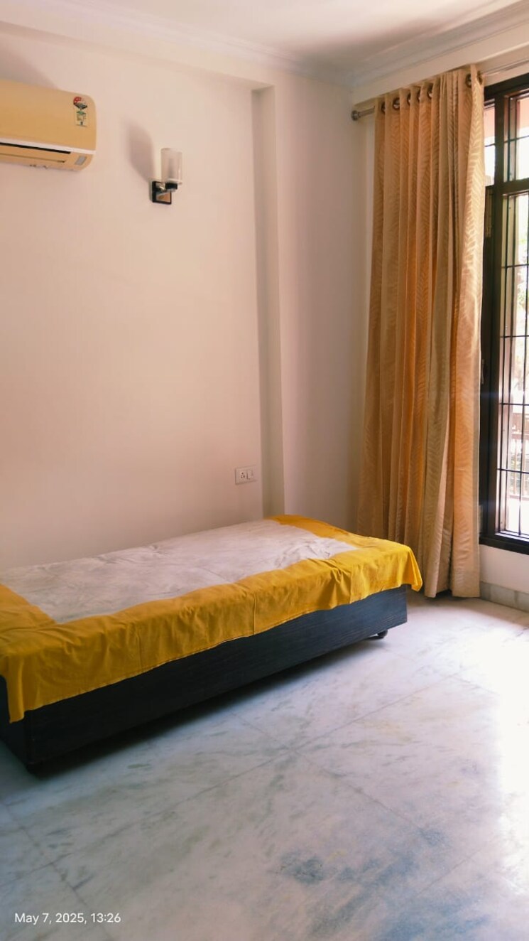 Bedroom, chittaranjan park 3 Bedroom 160 Sq.Yd. Builder Floor In Chittaranjan Park Delhi 8722233