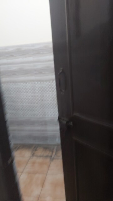 Furnished Amenities in 1.5 BHK Builder Floor at Mayur Vihar – for Rent