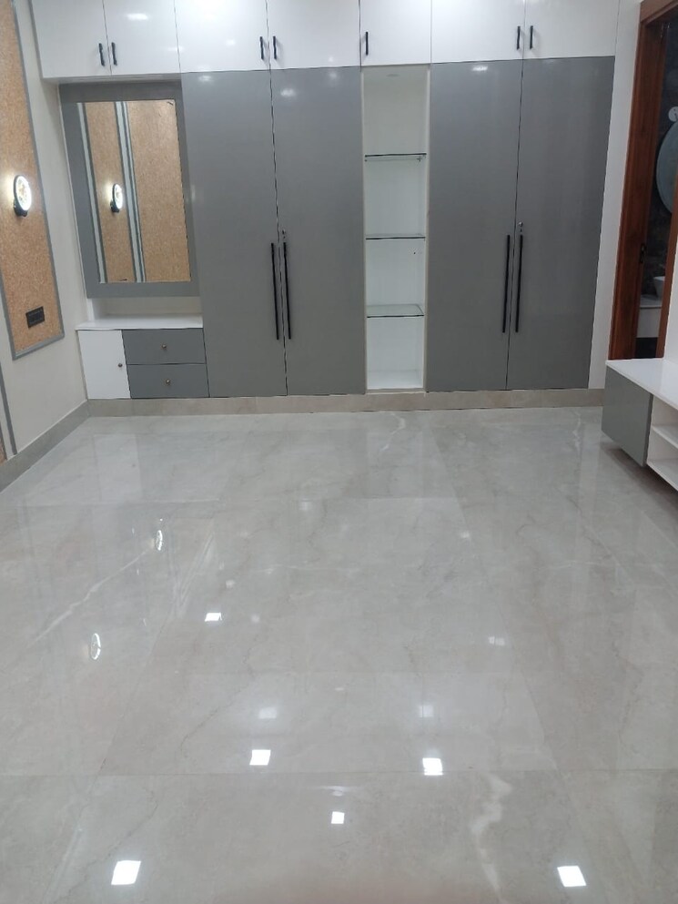 Room, greater kailash ii 4 Bedroom 400 Sq.Yd. Builder Floor In Greater Kailash ii Delhi 8722319