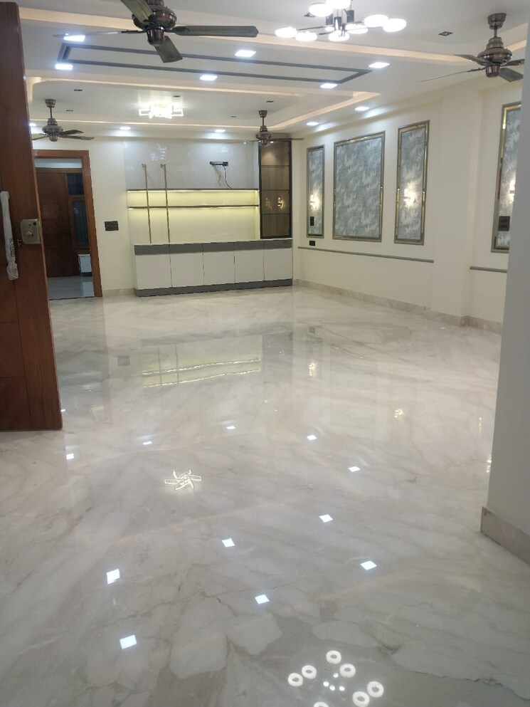 Room, greater kailash ii 4 Bedroom 400 Sq.Yd. Builder Floor In Greater Kailash ii Delhi 8722319
