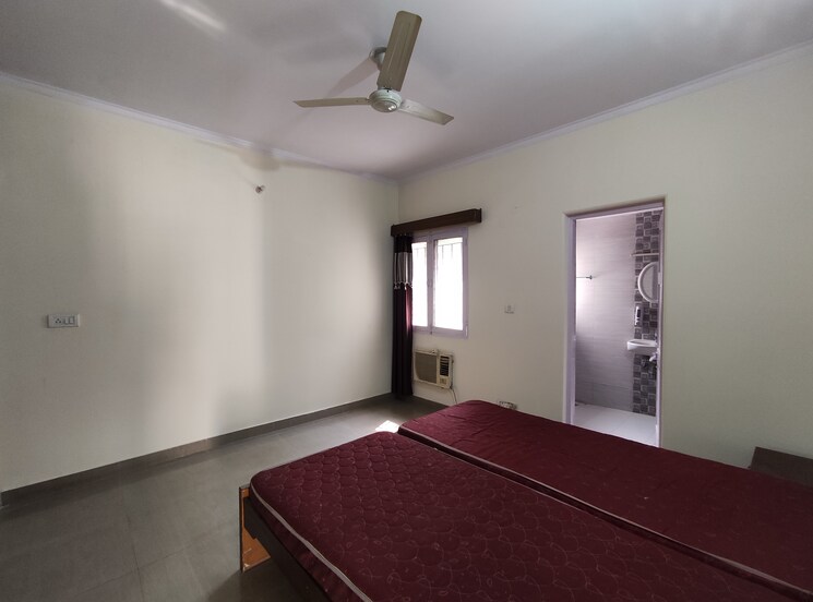 Bedroom, vasant kunj 3 Bedroom 1500 Sq.Ft. Apartment In Vasant Kunj Delhi 8722353