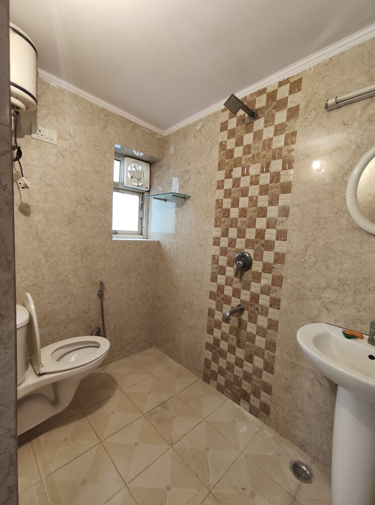 Bathroom, vasant kunj 3 Bedroom 1500 Sq.Ft. Apartment In Vasant Kunj Delhi 8722353