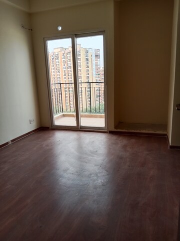 Room in 2.5 BHK Apartment at Amrapali Dream Valley, Tech Zone 4 Greater Noida – for Sale