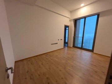 Room in 5 BHK Apartment at Rustomjee Crown, Prabhadevi – for Rent