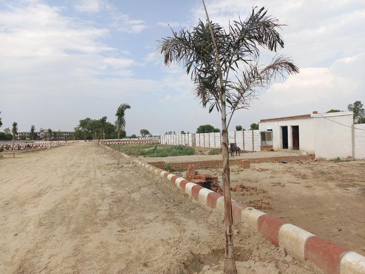 Plot For Sale in Preet Vihar