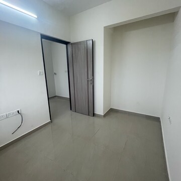 Room in 1 BHK Apartment at Goregaon East – for Rent