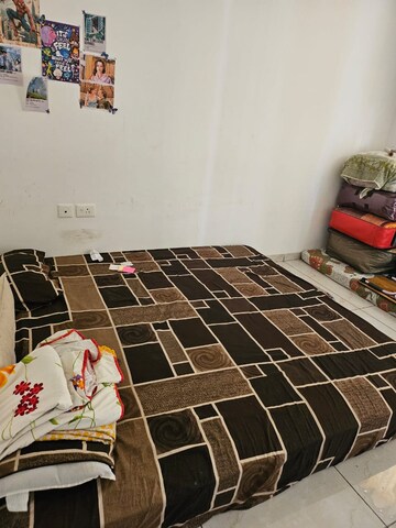 Bedroom in 3.5 BHK Apartment at Ansals Celebrity Greens, Sushant Golf City – for Rent