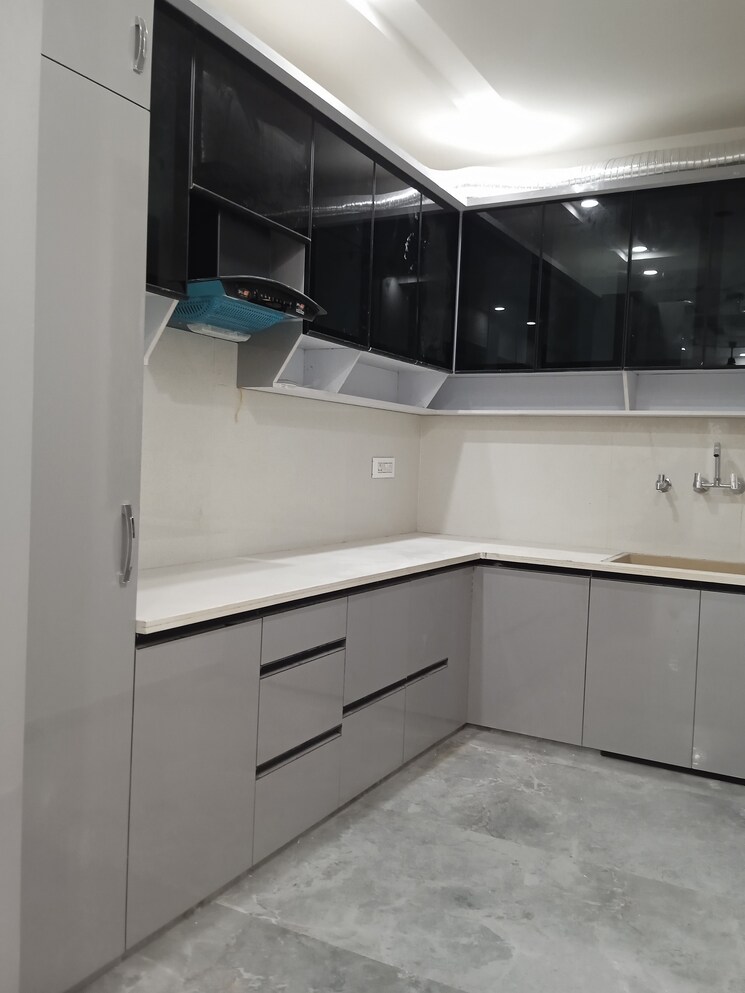 Kitchen, igi airport area 3 Bedroom 1000 Sq.Ft. Builder Floor In Igi Airport Area Delhi 8722590