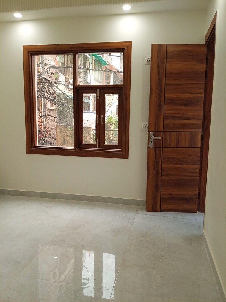 Room, igi airport area 3 Bedroom 1000 Sq.Ft. Builder Floor In Igi Airport Area Delhi 8722590