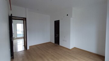 Master Bedroom in 2.5 BHK Apartment at Sheth Avalon, Laxmi Nagar – for Rent
