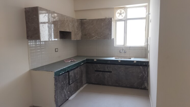 Kitchen, rof-aalayas-phase-2 3 Bedroom 864 Sq.Ft. Apartment In Sector 102 Gurgaon 8722621