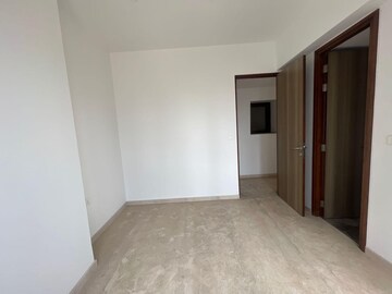 Room in 5 BHK Apartment at Lodha The Park, Worli – for Rent