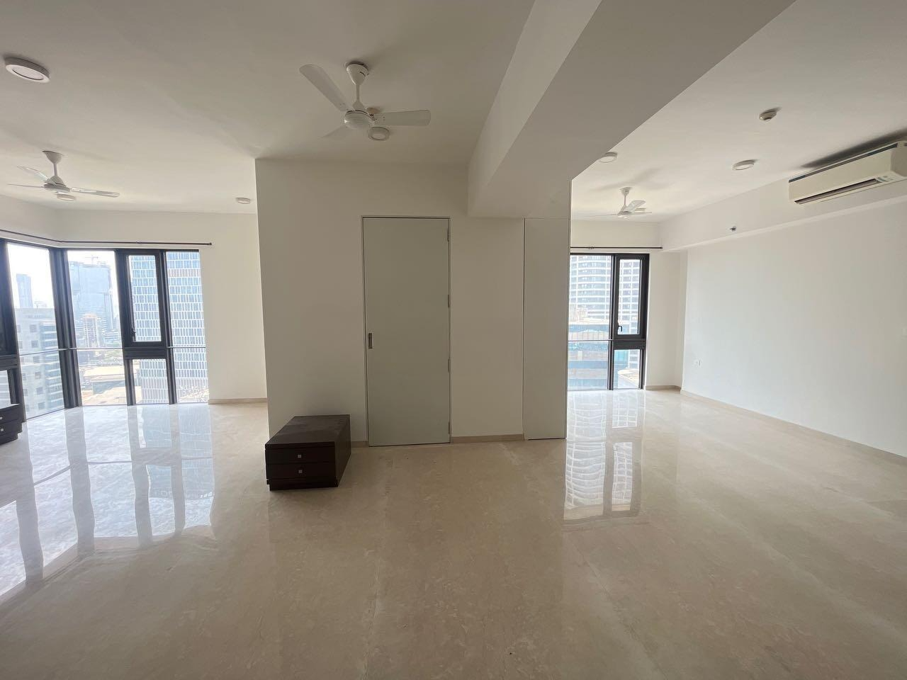 5 BHK + Servant Room Apartment For Rent in Lodha The Park