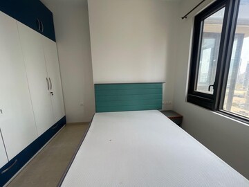 Room in 5 BHK Apartment at Lodha The Park, Worli – for Rent