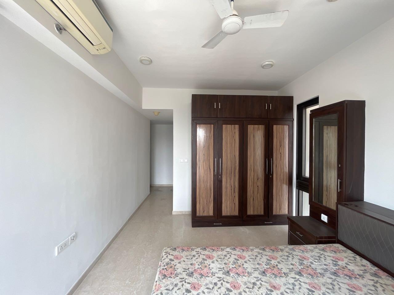 5 BHK + Pooja Room,Servant Room Apartment For Rent in Lodha The Park