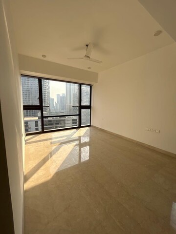 Room in 4 BHK Apartment at Lodha Marquise, Worli – for Rent